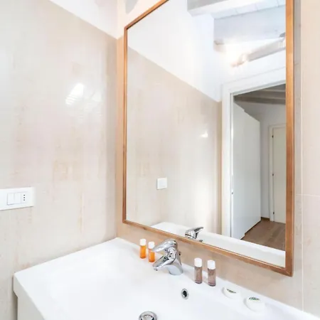 Ampia Mansarda Con Travi A Vista In Zona Isola Appartement